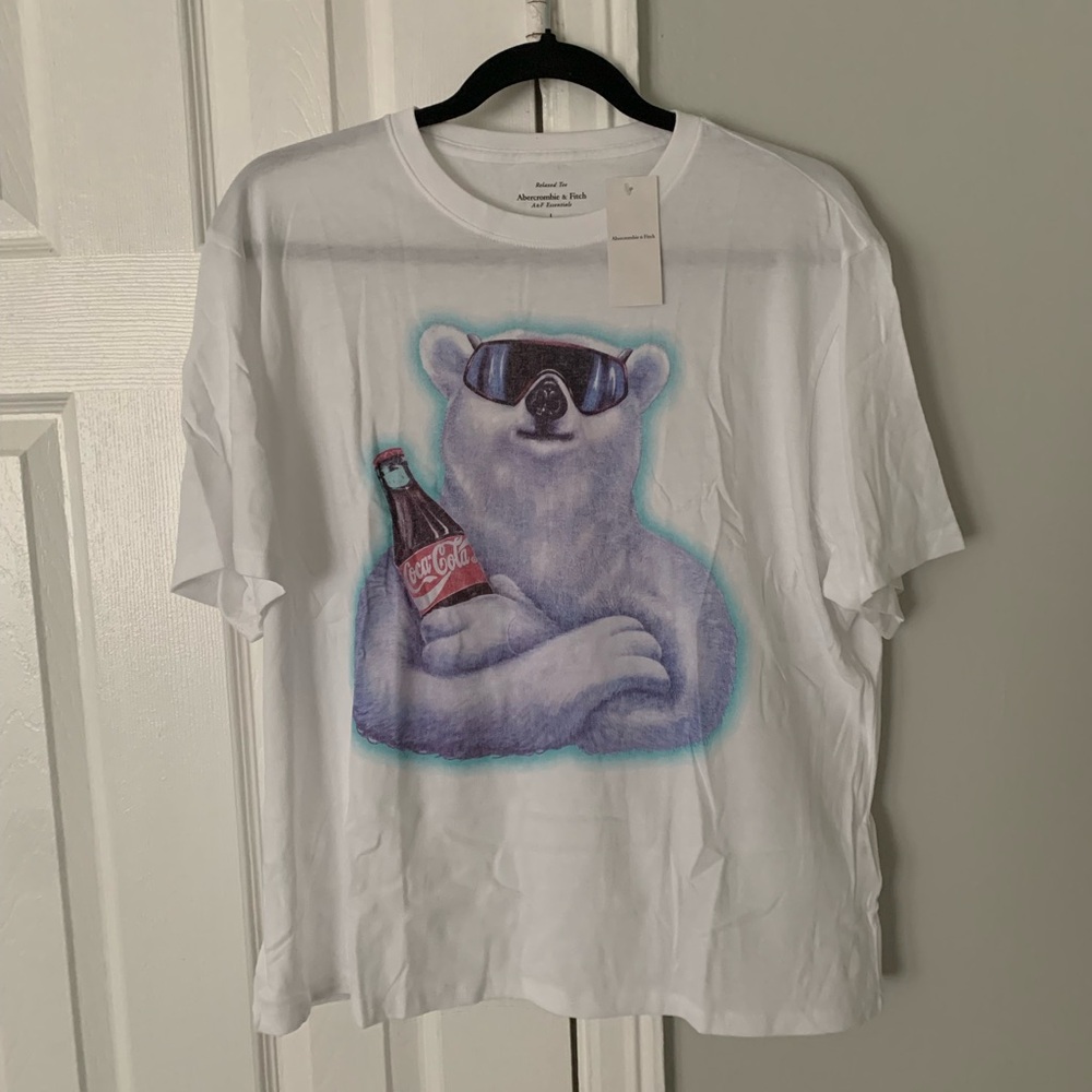 NWT Coca-Cola Polar Bear Graphic T-Shirt